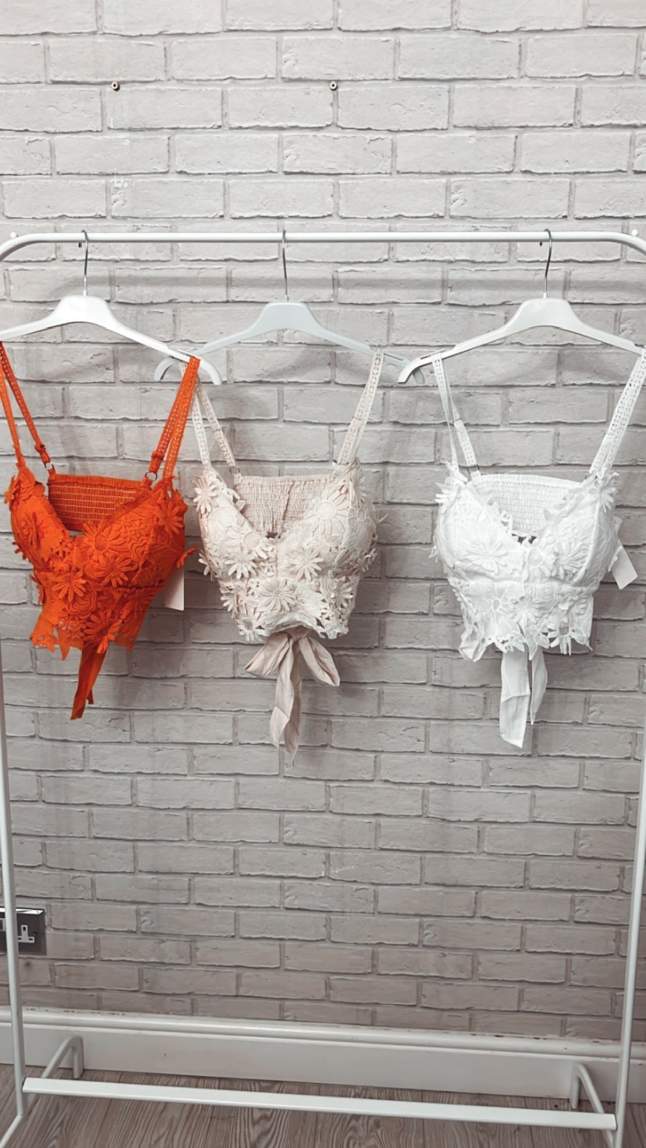 LACE CROP TOP