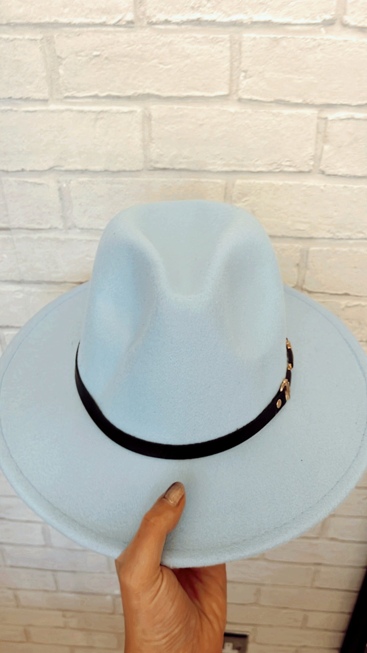 PASTEL BLUE FELT HAT