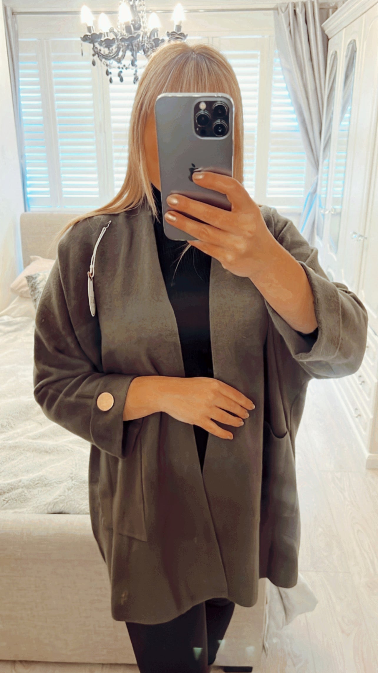 KNITTED CARDIGANS WITH GOLD BUTTON