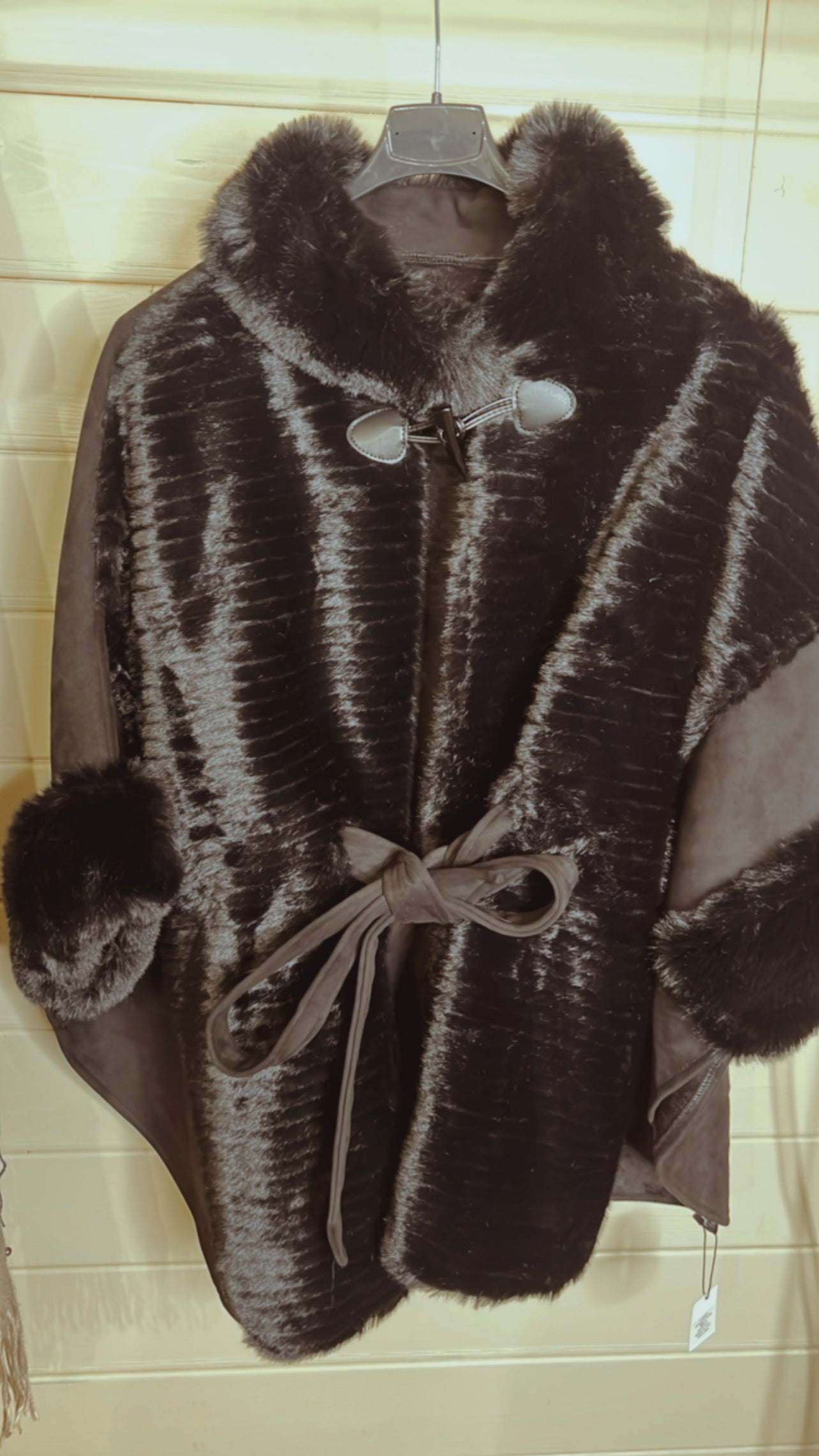 BLACK FUR FAUX CAPE