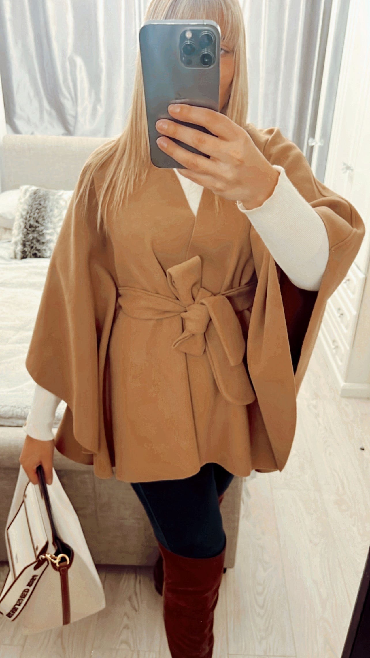 BOW TIE CAPE