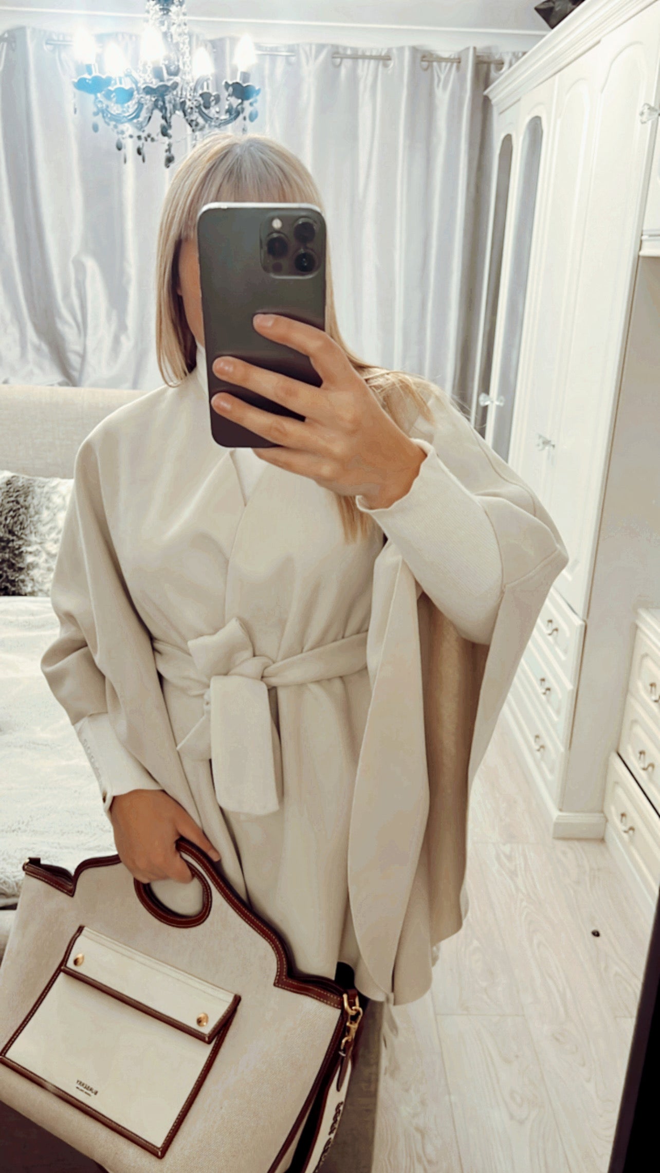 BOW TIE CAPE