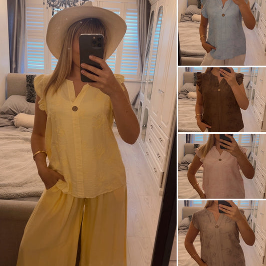 FRILL SLEEVE BLOUSE
