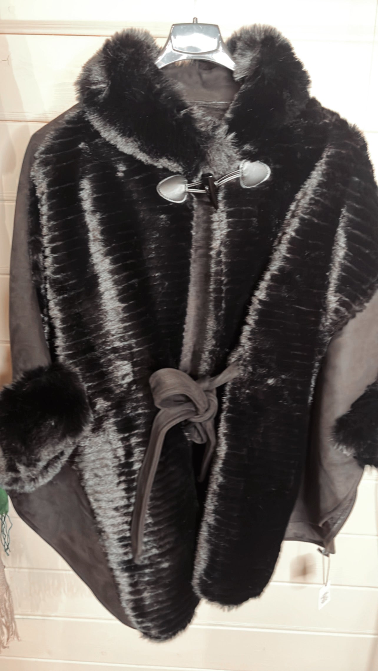 BLACK FUR FAUX CAPE